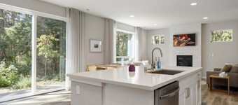 Perch - Modern End-Unit Surrounded by Nature