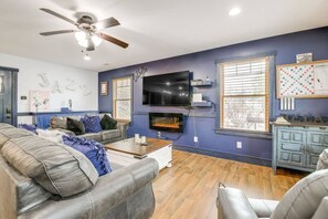 TV connectée, cheminée, jeux vidéo, livres