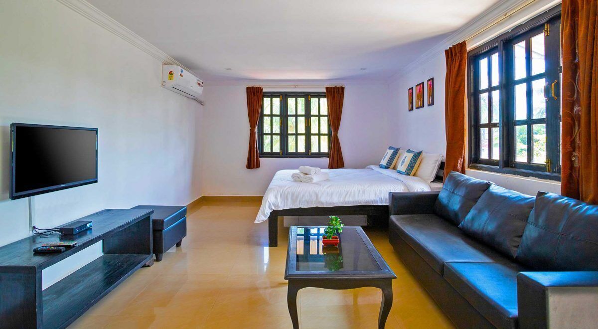 Studio with Terrace | Premium bedding, blackout drapes, soundproofing, iron/ironing board