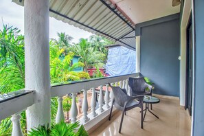 Estúdio, 1 cama King e sofá-cama | Vista para o jardim