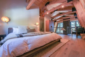 3 bedrooms, travel cot, free WiFi, bed sheets