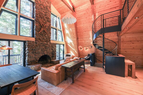 Smart TV, fireplace, stereo