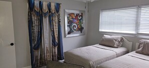 3 slaapkamers, een strijkplank/strijkijzer, wifi, beddengoed