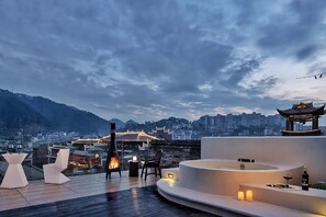 Luxury Suite | Premium bedding, individually decorated, individually furnished - Phoenix Hall House Hotel (Xiangxi)