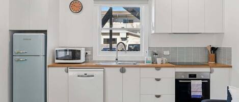 Refrigerador, microondas, horno, placa de cocina