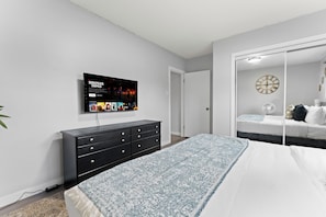 3 bedrooms, desk, iron/ironing board, free WiFi