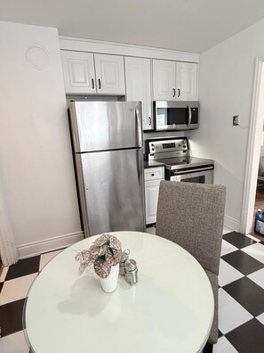 Micro-ondes, four, plaque de cuisson, lave-vaisselle