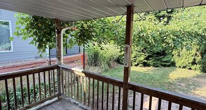 Two Bedroom Bungalow Closer to Burlington Downtown - Sleeps 6. Close to Downtown