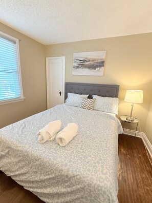 3 chambres, fer et planche à repasser, Wi-Fi, draps fournis