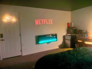 Iron/ironing board, WiFi, bed sheets