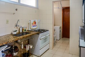 Kochgeschirr/Geschirr/Besteck