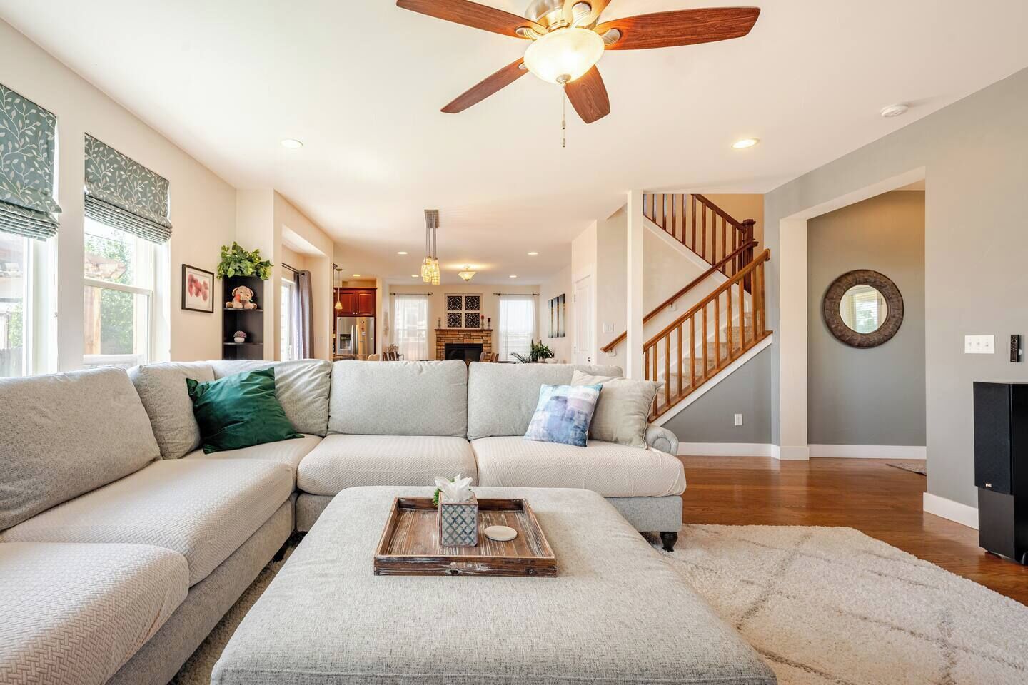 Smart TV, fireplace, books, stereo