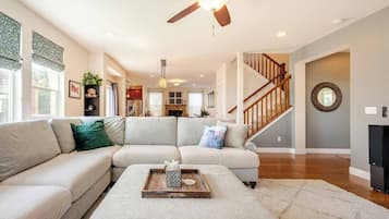 Smart TV, fireplace, books, stereo