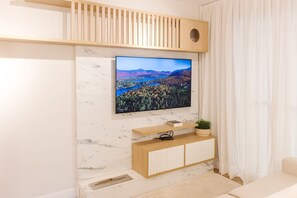 Basic Apartment | Living area
