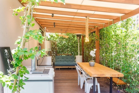 Basic Apartment | Outdoor dining