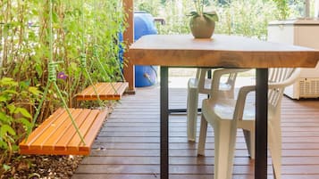 Basic Apartment | Outdoor dining
