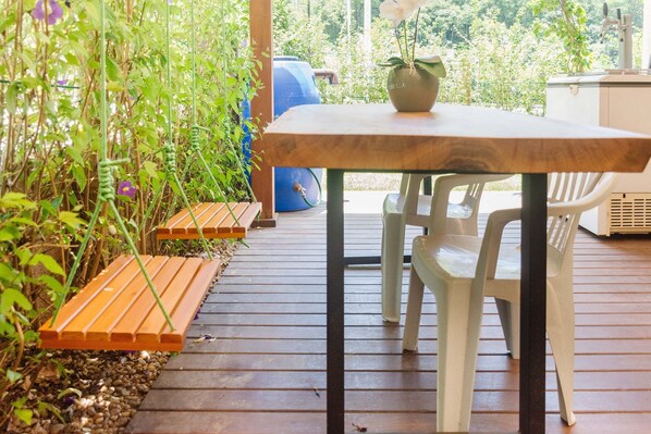 Outdoor dining