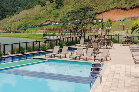 Basic Apartment | Pool