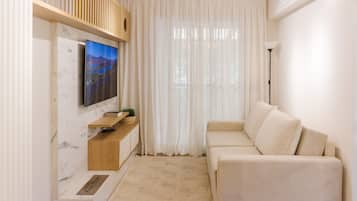 Basic Apartment | Living area