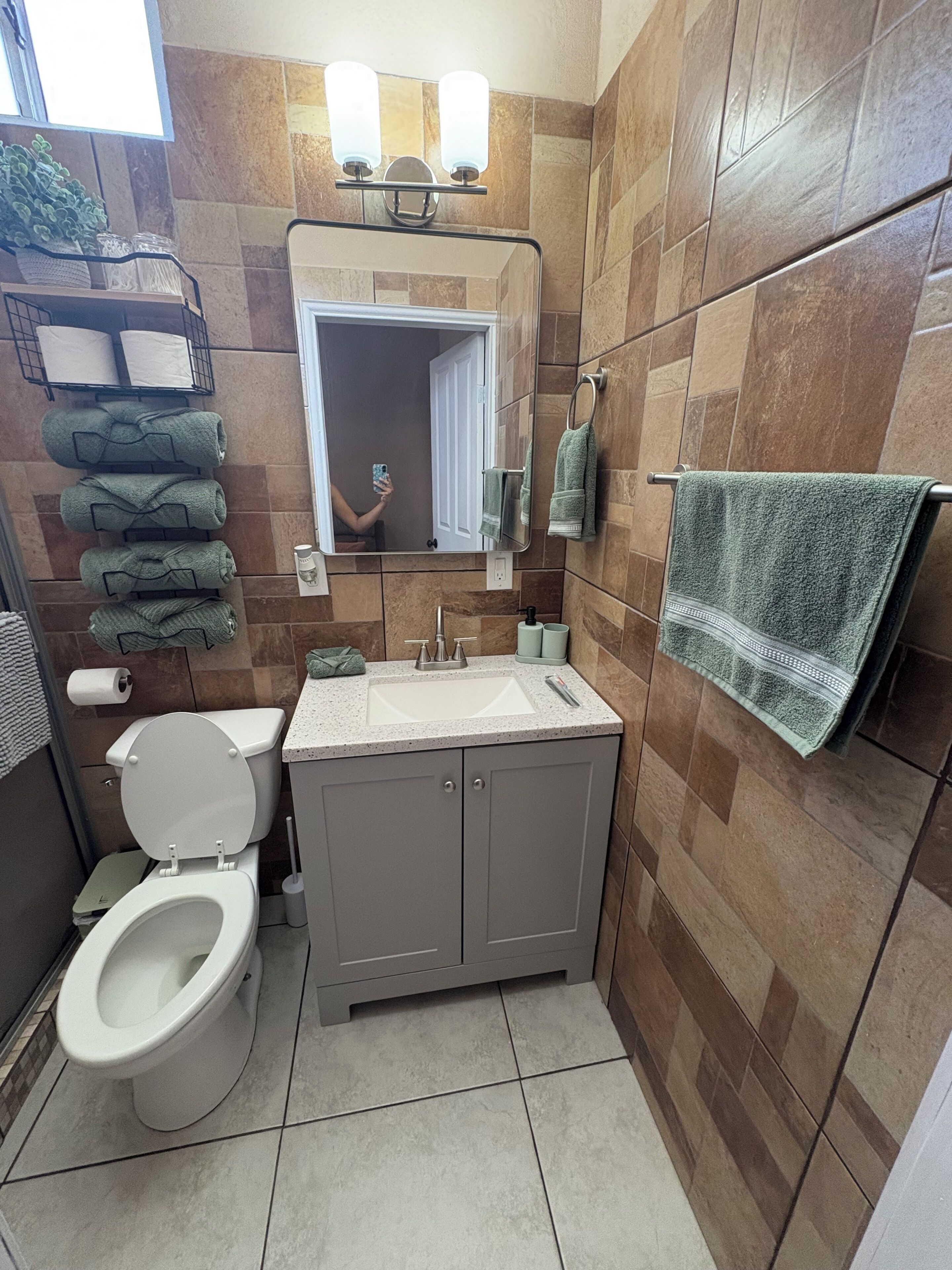 Doccia, asciugacapelli, asciugamani, sapone