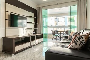 Basic Apartment | Living area