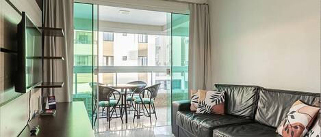 Basic Apartment | Living area
