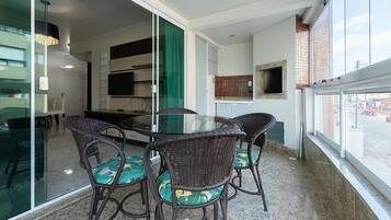 Basic Apartment | Outdoor dining