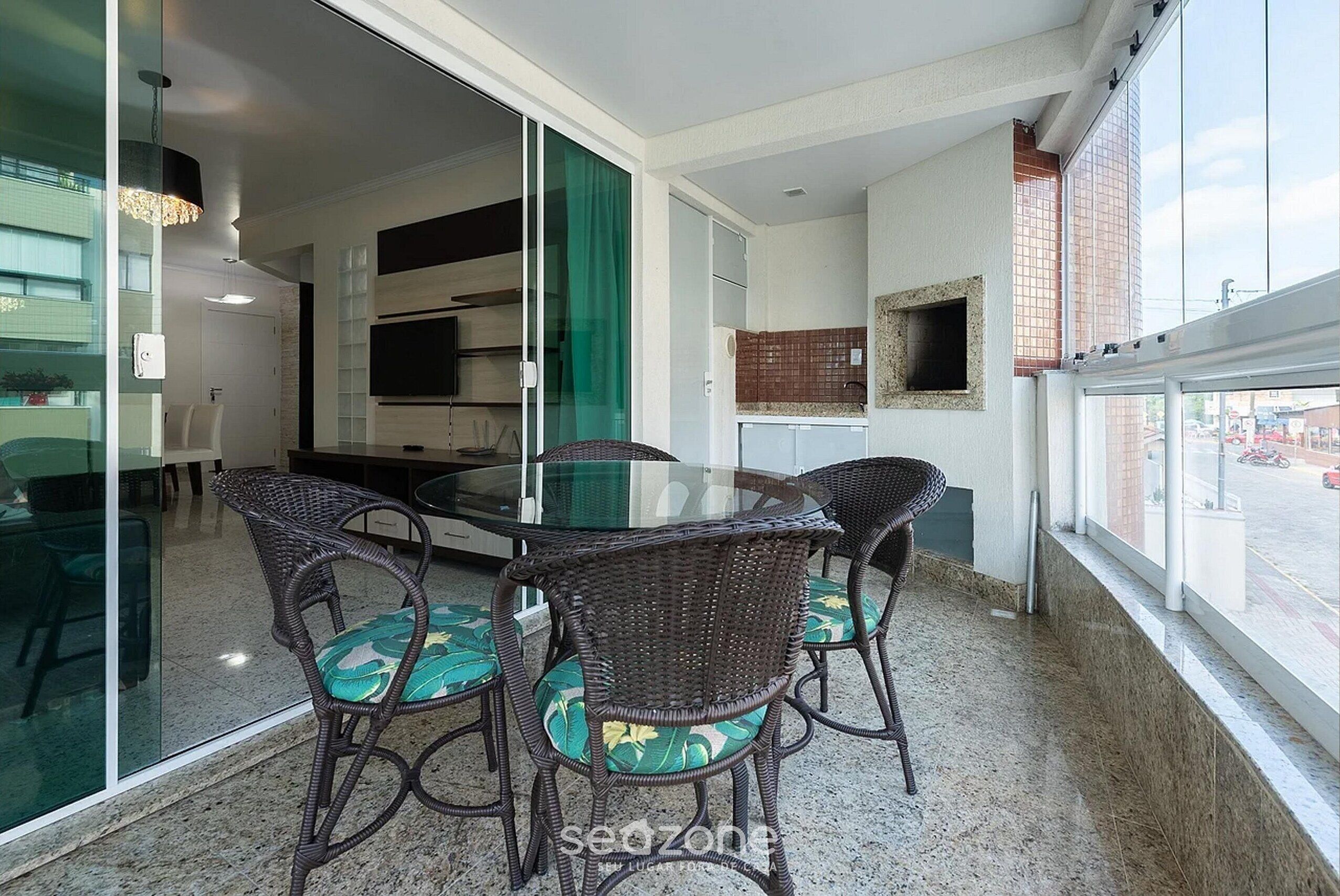 Basic Apartment | Outdoor dining