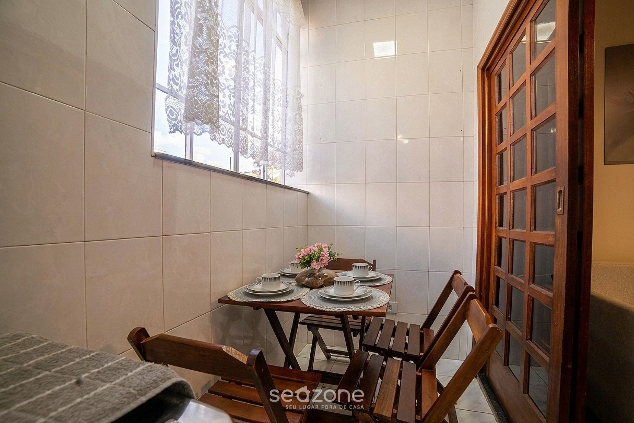 Basic Apartment | Dining