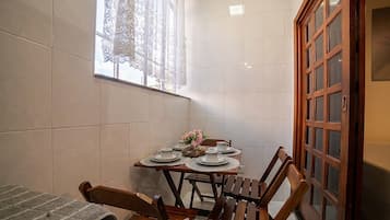 Basic Apartment | Dining
