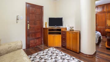Basic Apartment | Living area
