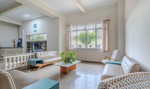 Basic Apartment | Living area