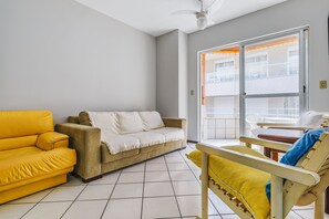Basic Apartment | Living area