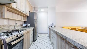 Basic Apartment | Private kitchen | Cookware/dishes/utensils