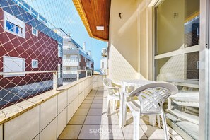 Outdoor dining - Apt w/ Balcony 250m Mariscal Beach Cra304 (Bombinhas)