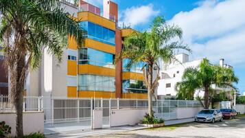 Basic Apartment | Exterior