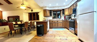 Enchanting 3-bedroom cottage in Frisco