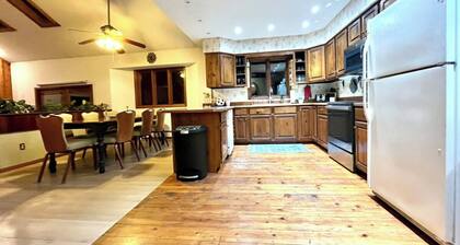 Enchanting 3-bedroom cottage in Frisco