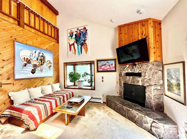 TV, fireplace