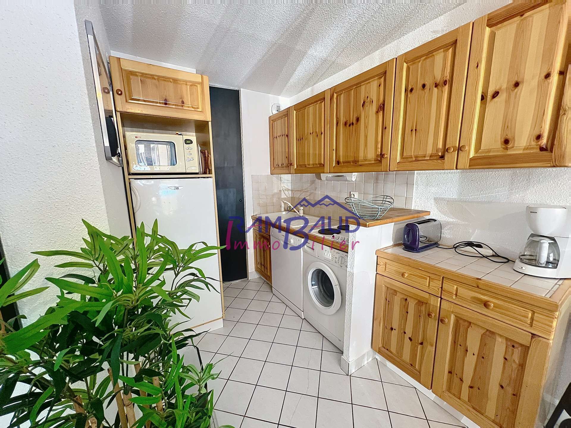 Kühlschrank, Mikrowelle, Geschirrspüler, Toaster