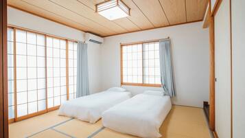 3 bedrooms, desk, iron/ironing board, free WiFi