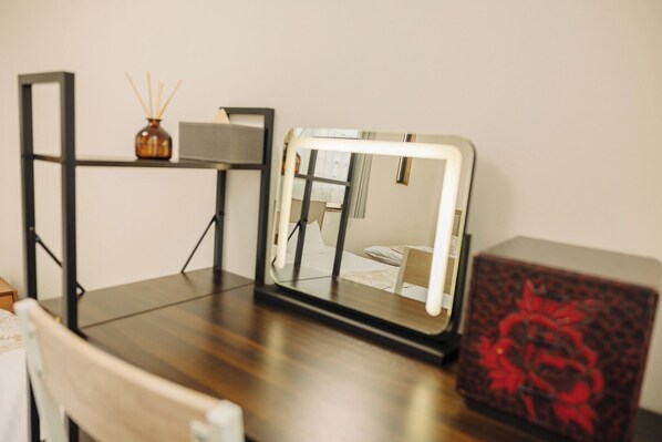 5 bedrooms, desk, iron/ironing board, free WiFi