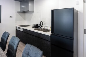 Fridge, microwave, stovetop, cookware/dishes/utensils