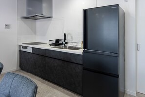 Fridge, microwave, stovetop, cookware/dishes/utensils