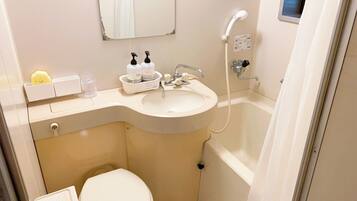 Sèche-cheveux, serviettes fournies