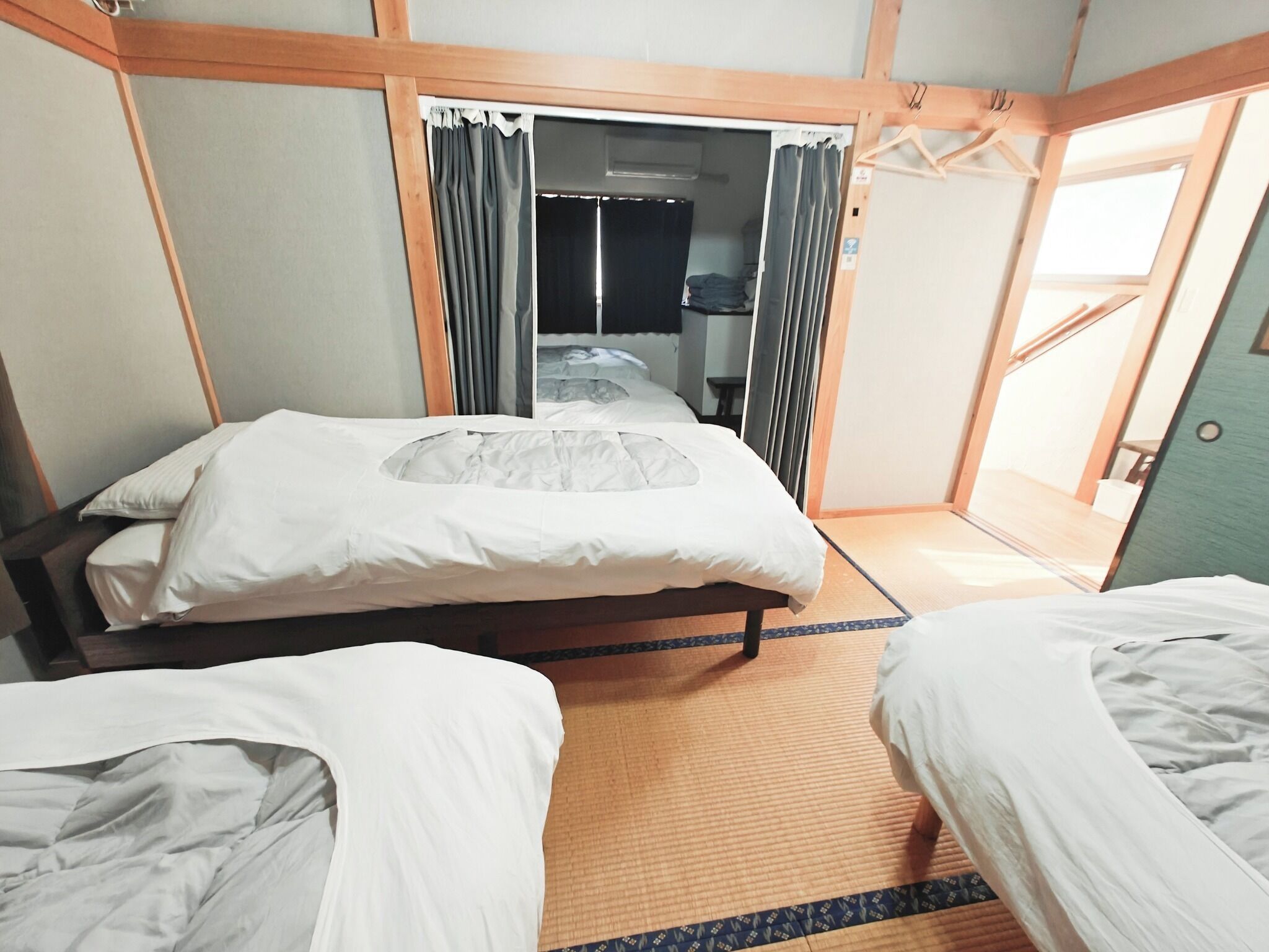 3 dormitorios, tabla de planchar con plancha, wifi gratis y ropa de cama