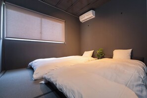 4 bedrooms, iron/ironing board, free WiFi, bed sheets