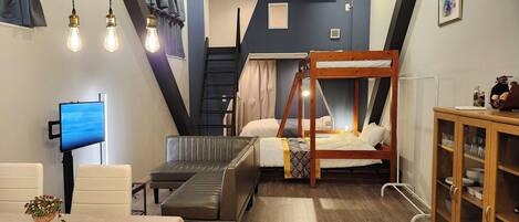 2 bedrooms, desk, free WiFi, bed sheets