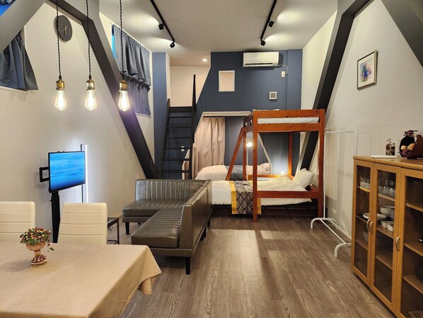 2 bedrooms, desk, free WiFi, bed sheets