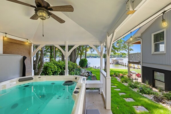 Terrace/patio - NEW! Hot Tub, Amazing Sunsets, Sleeps 10, 4bd 4ba! (Mooresville)